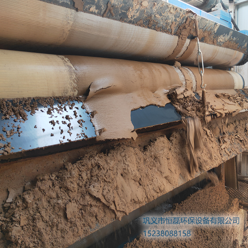 邀您欣賞恒磊帶式壓濾機污泥脫水處理后的泥餅效果！